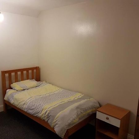 Two Bedroom Maisonette Close Towarwick Uni Ковънтри Екстериор снимка