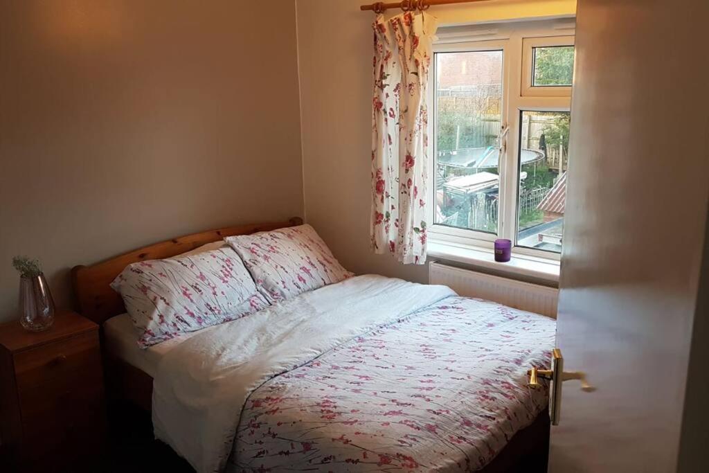 Two Bedroom Maisonette Close Towarwick Uni Ковънтри Екстериор снимка